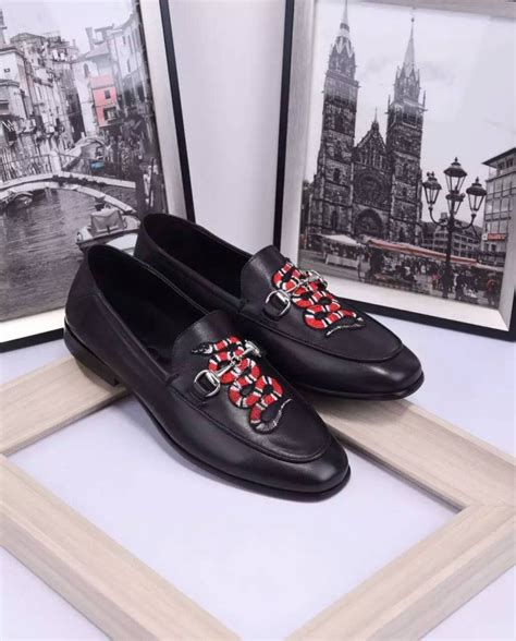 sepatu loafers gucci